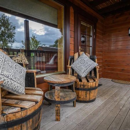 Red Squirrel Log Cabin With Hot Tub 基斯 外观 照片
